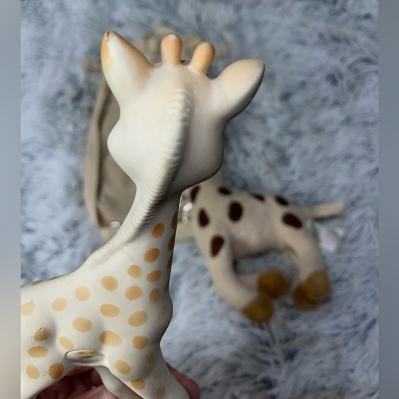 Sophie La Girafe Giraffe Baby Teether Sensory Squeak Soft Toy Bag Set - Picture 6 of 7